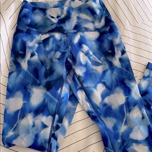Lululemon leggings size 6